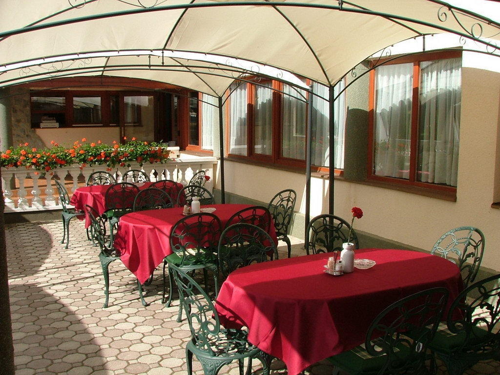 Erdogyongye Etterem Es Panzio Hotel Zalaegerszeg Ngoại thất bức ảnh