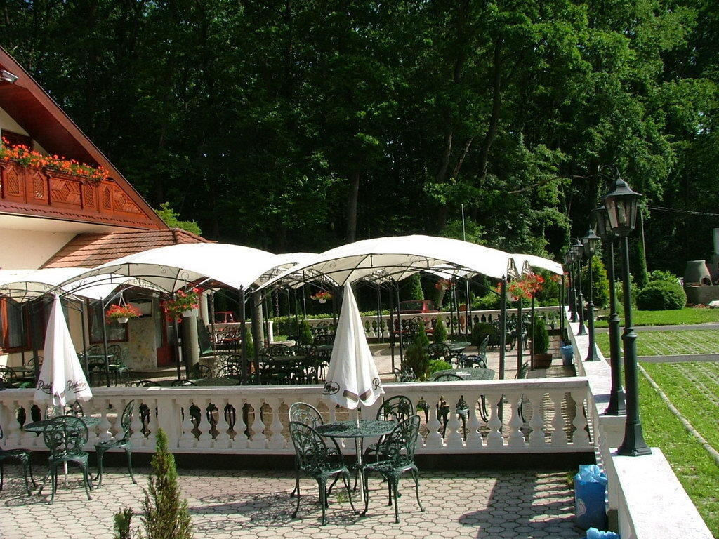 Erdogyongye Etterem Es Panzio Hotel Zalaegerszeg Ngoại thất bức ảnh