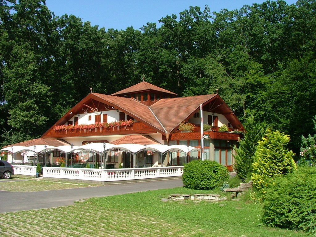 Erdogyongye Etterem Es Panzio Hotel Zalaegerszeg Ngoại thất bức ảnh