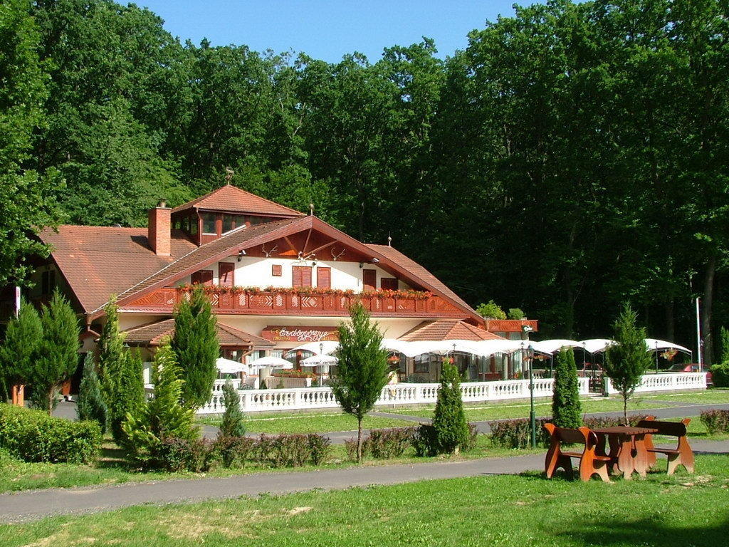 Erdogyongye Etterem Es Panzio Hotel Zalaegerszeg Ngoại thất bức ảnh